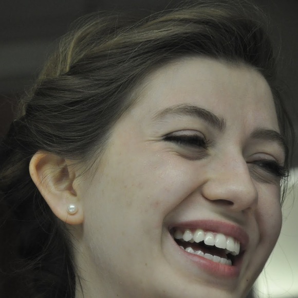 Meet your Posher, Laura - Picture 1 of 1